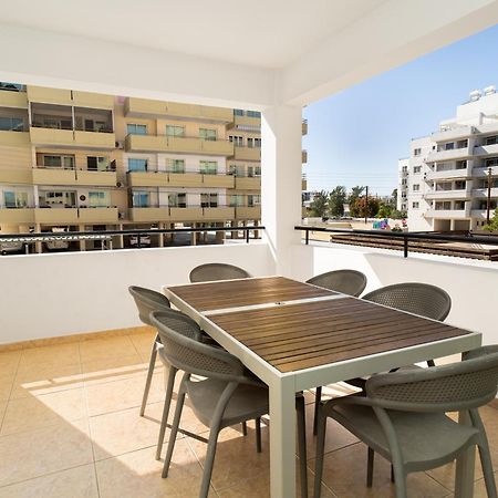Olivia Mackenzie 2 Bedroom Flat With Pool Lárnaca Exterior foto