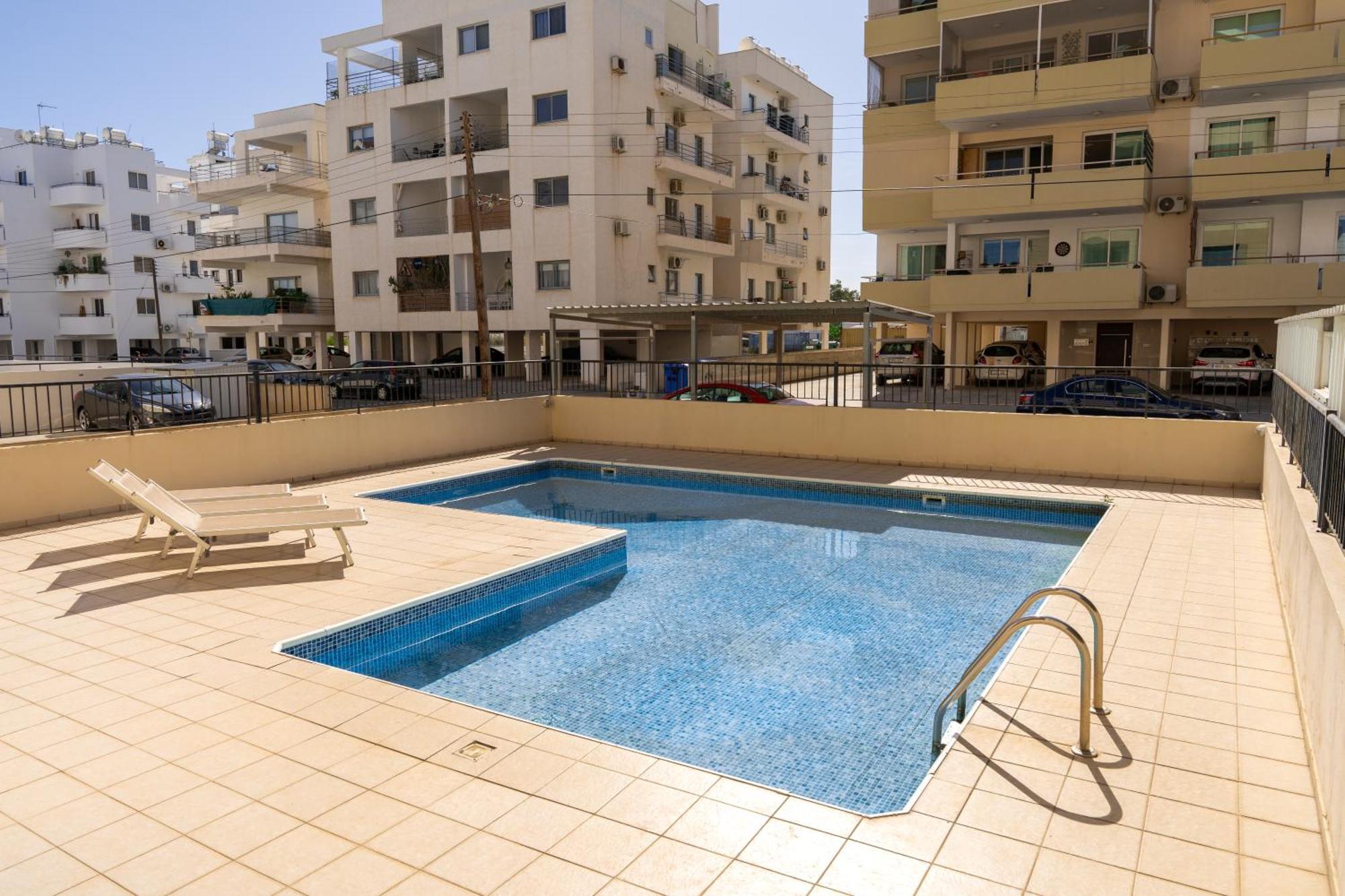 Olivia Mackenzie 2 Bedroom Flat With Pool Lárnaca Exterior foto